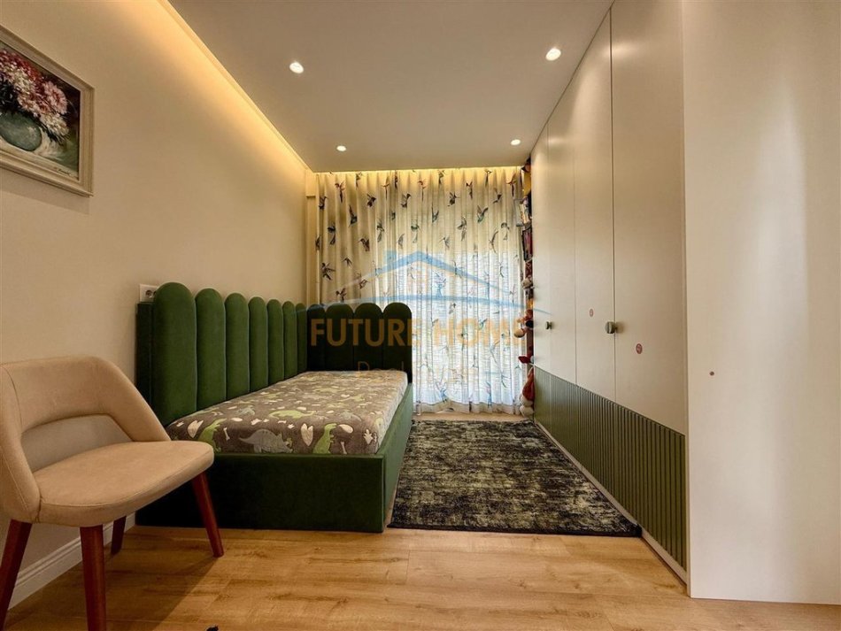 Tirane, shitet apartament 2+1 Kati 7, 113 m² 253.000 € (XHAMLLIK)
