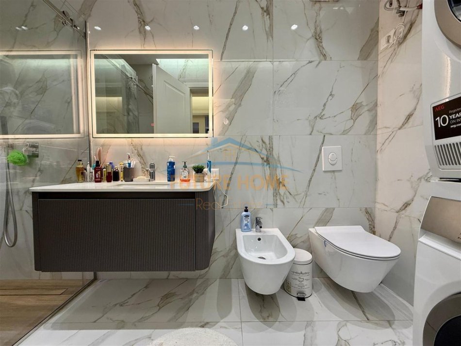 Tirane, shitet apartament 2+1 Kati 7, 113 m² 253.000 € (XHAMLLIK)