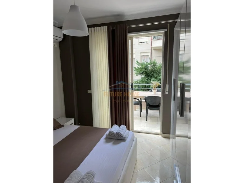 Tirane, jepet me qera apartament 1+1+Ballkon+Post Parkimi, Kati 2, 80 m² 550 € (Liqeni i Thate)