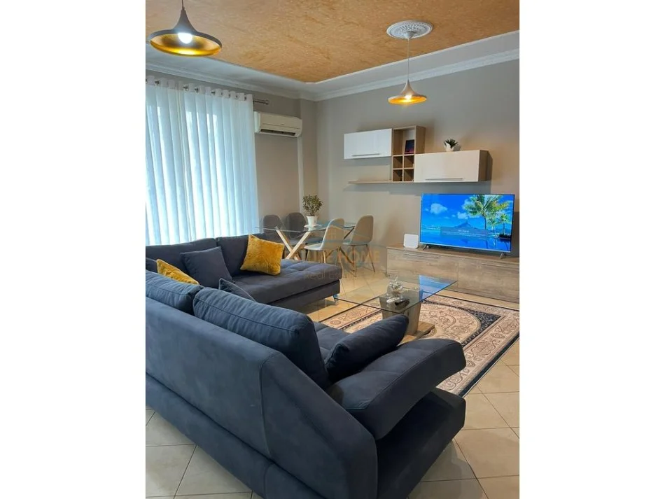 Tirane, jepet me qera apartament 1+1+Ballkon Kati 2, 80 m² 600 € (liqeni i that)