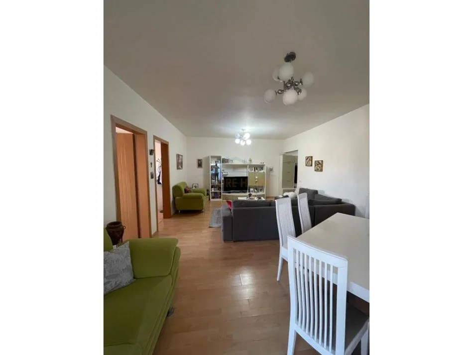 Tirane, shitet apartament 2+1+Ballkon Kati 10, 91 m² 200.000 € (Komuna e Parisit)