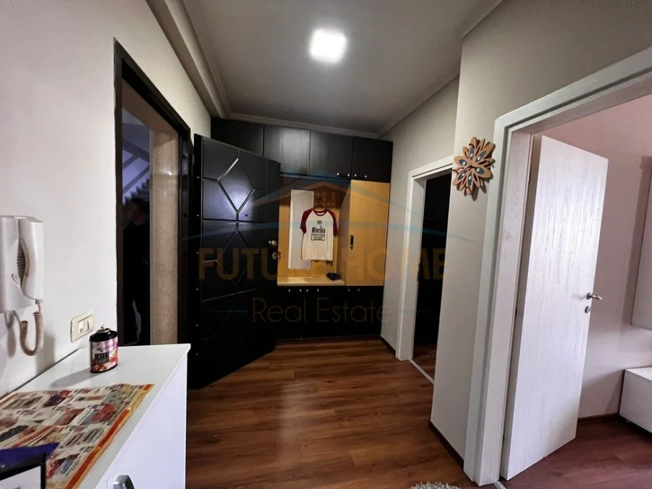 Pallati i Sportit, shitet apartament 2+1 Kati 8, 64 m² 95.000 € (Durres)