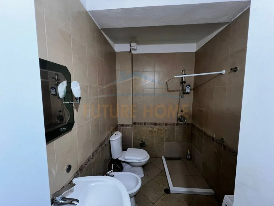 Pallati i Sportit, shitet apartament 2+1 Kati 8, 64 m² 95.000 € (Durres)