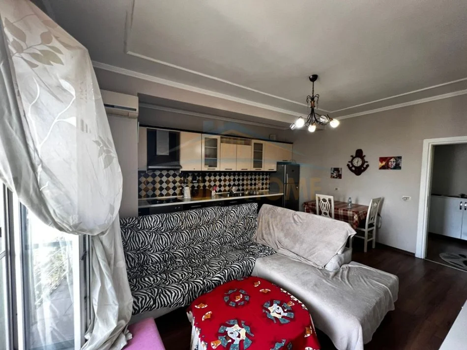 Pallati i Sportit, shitet apartament 2+1 Kati 8, 64 m² 95.000 € (Durres)