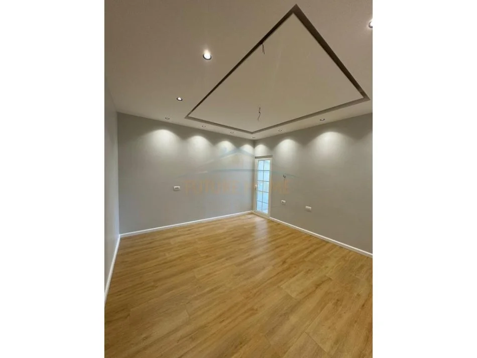 Tirane, shitet apartament 3+1+Ballkon Kati 2, 137 m² 175.000 € (FRESKU)