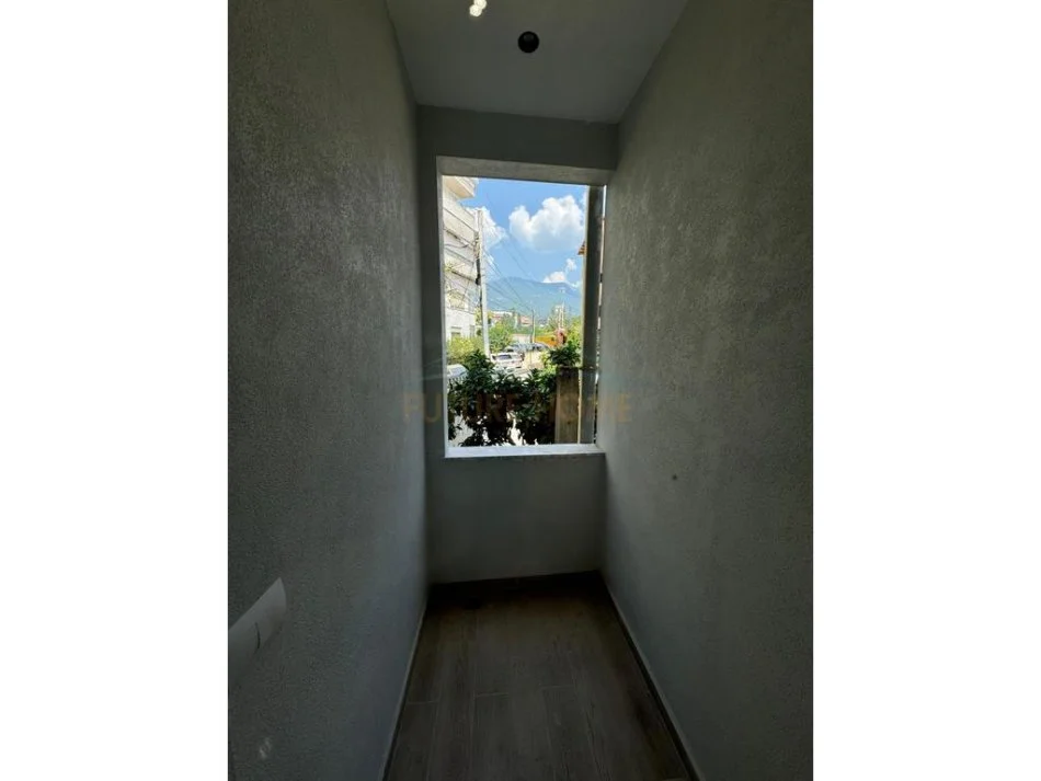 Tirane, shitet apartament 3+1+Ballkon Kati 2, 137 m² 175.000 € (FRESKU)