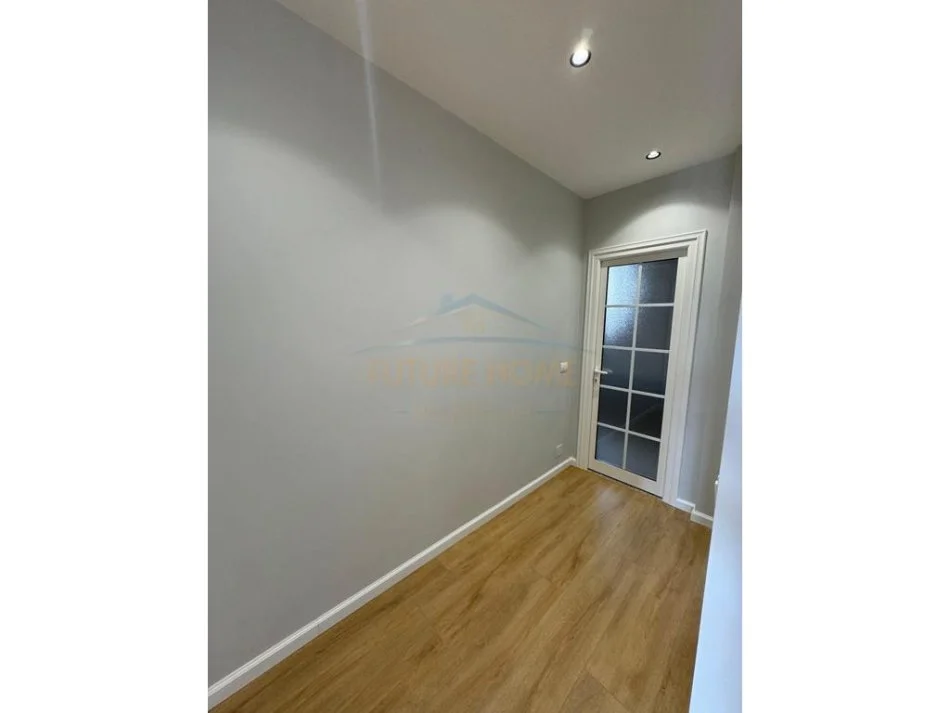 Tirane, shitet apartament 3+1+Ballkon Kati 2, 137 m² 175.000 € (FRESKU)