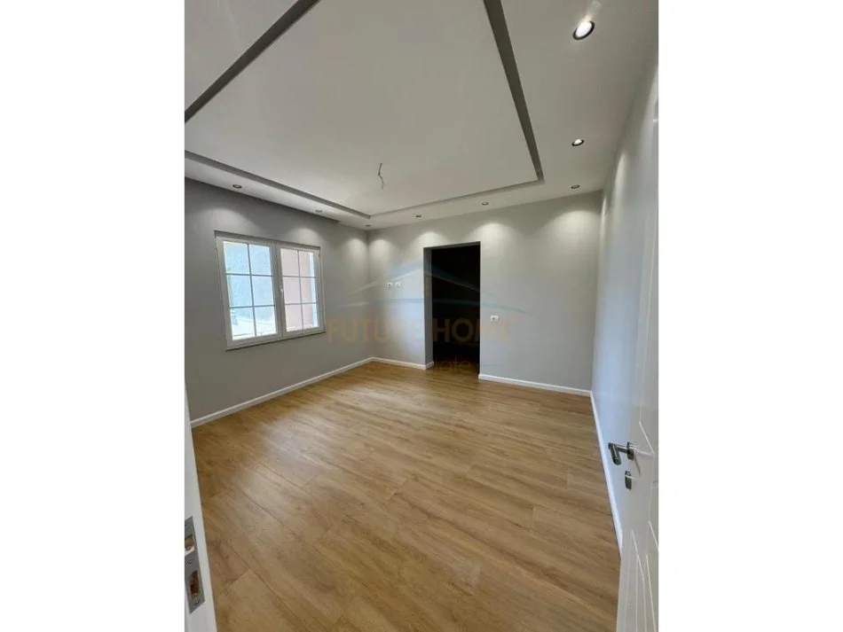 Tirane, shitet apartament 3+1+Ballkon Kati 2, 137 m² 175.000 € (FRESKU)