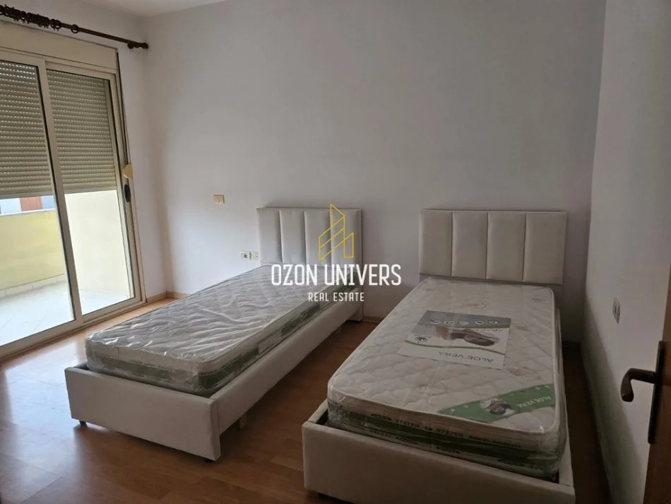 Tirane, jepet me qera apartament 2+1 Kati 7, 100 m² 500 € (yzberisht)