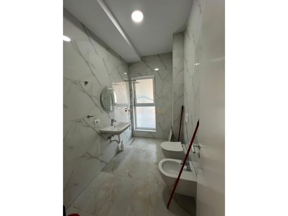Tirane, jepet me qera apartament 2+1 Kati 2, 83 m² 450 € 