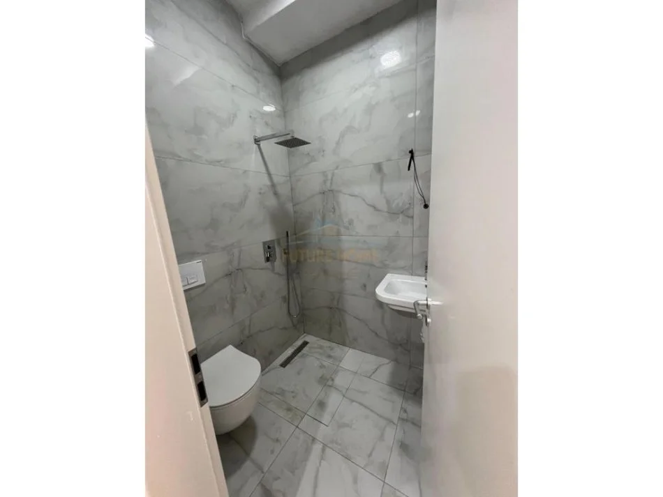 Tirane, jepet me qera apartament 2+1 Kati 2, 83 m² 450 € 