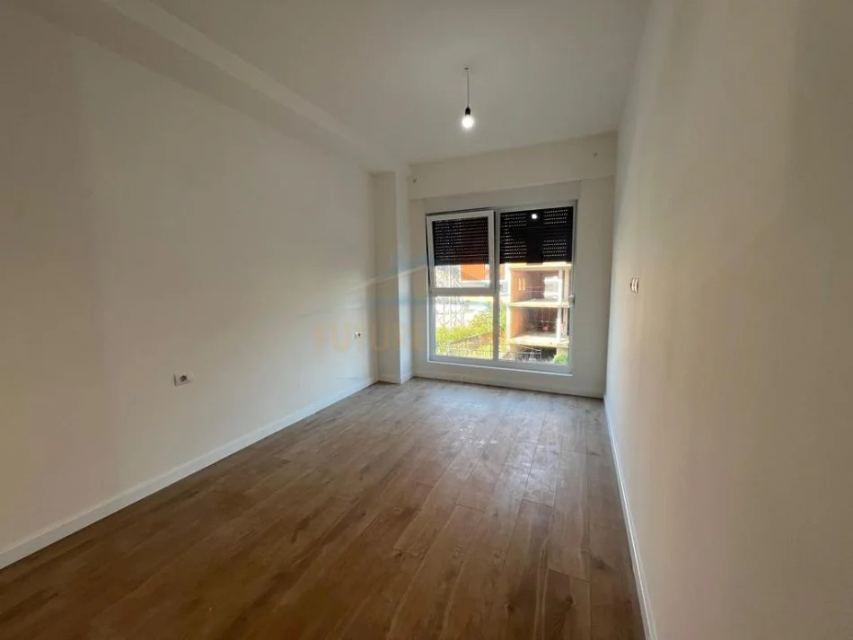 Tirane, jepet me qera apartament 2+1 Kati 2, 83 m² 450 € 