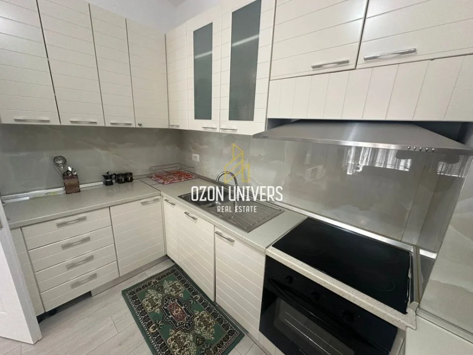 Tirane, jepet me qera apartament 3+1+Ballkon , 100 m² 600 € (kinostudio)