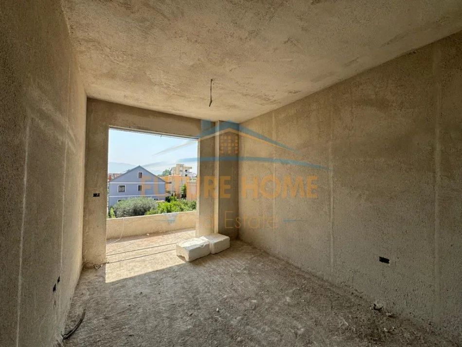 Tirane, shitet apartament 2+1+Ballkon Kati 3, 93 m² 97.000 € (Univers City QTU)