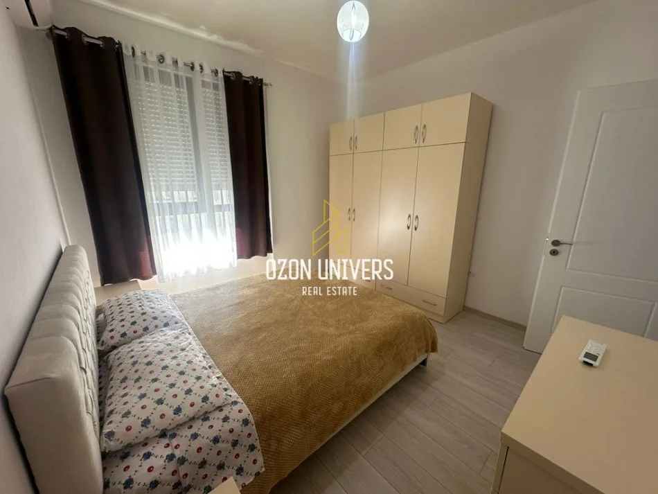Tirane, jepet me qera apartament 3+1+Ballkon , 100 m² 600 € (kinostudio)