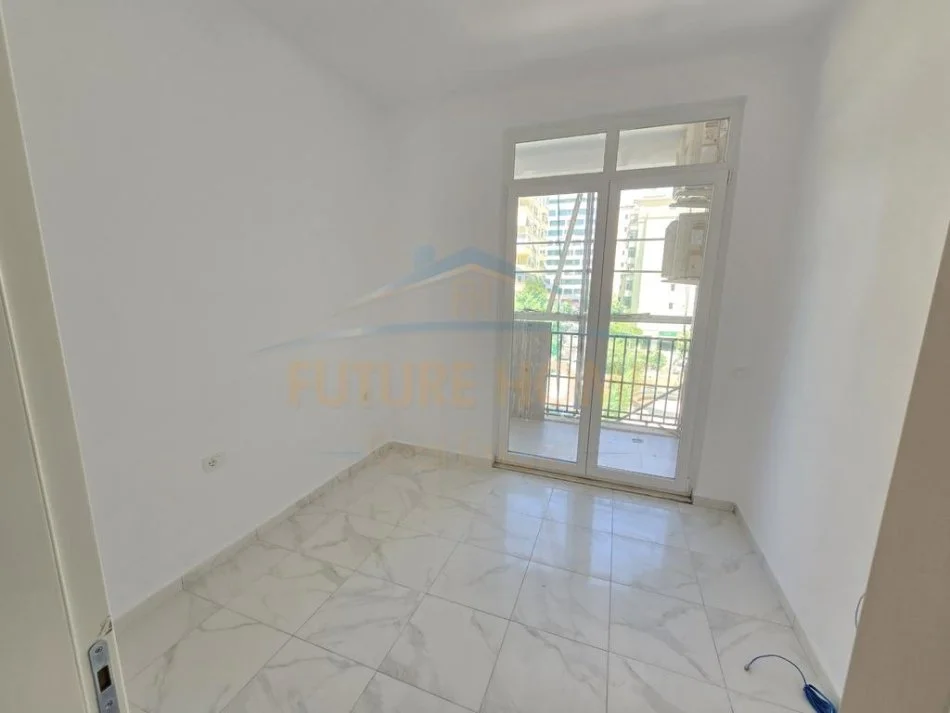 Tirane, jepet me qera apartament 2+1 Kati 3, 111 m² 1.000 € (Rruga e Kavajes, Mbrapa SQ21)