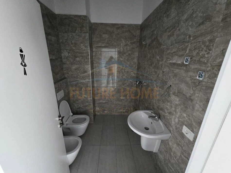 Tirane, jepet me qera apartament 2+1 Kati 3, 111 m² 1.000 € (Rruga e Kavajes, Mbrapa SQ21)