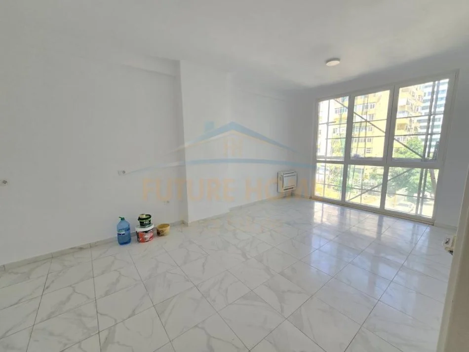 Tirane, jepet me qera apartament 2+1 Kati 3, 111 m² 1.000 € (Rruga e Kavajes, Mbrapa SQ21)