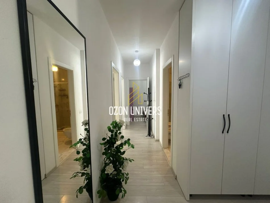 Tirane, jepet me qera apartament 3+1+Ballkon , 100 m² 600 € (kinostudio)