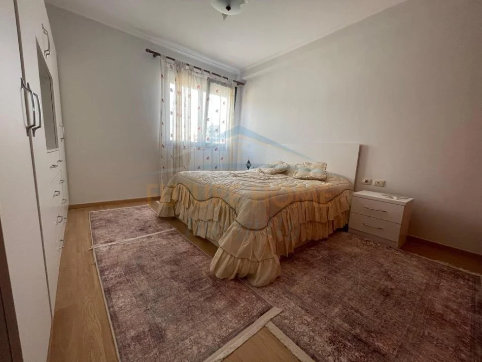 Tirane, jepet me qera apartament 3+1+Aneks+Ballkon Kati 5, 115 m² 650 € 