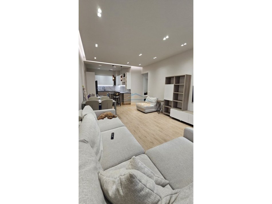 Tirane, shitet apartament 3+1 Kati 1, 117 m² 320.000 € (Liqeni i thate)