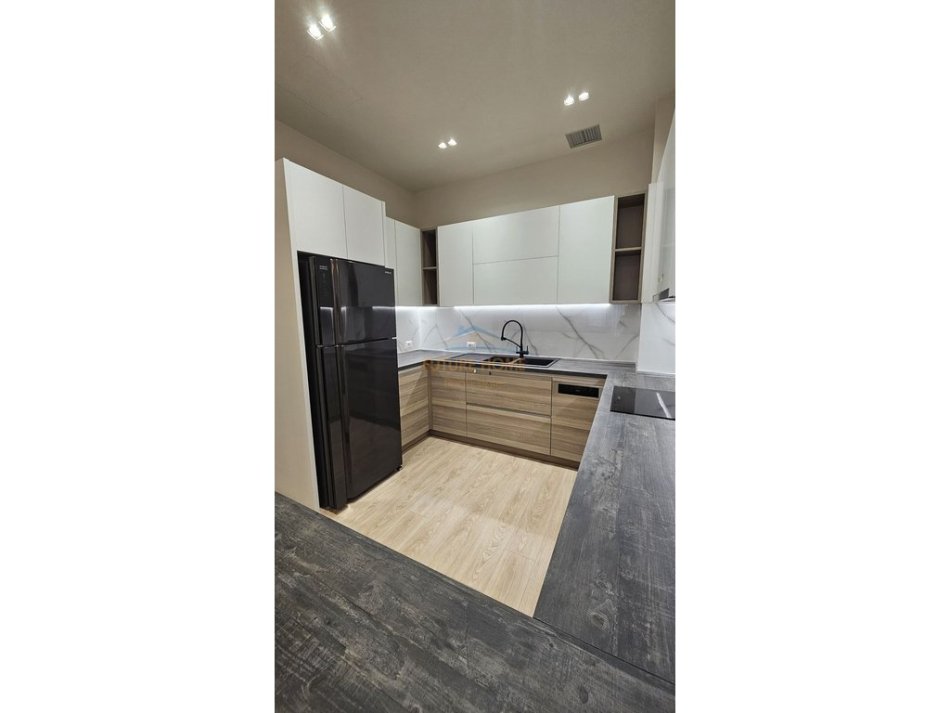 Tirane, shitet apartament 3+1 Kati 1, 117 m² 320.000 € (Liqeni i thate)