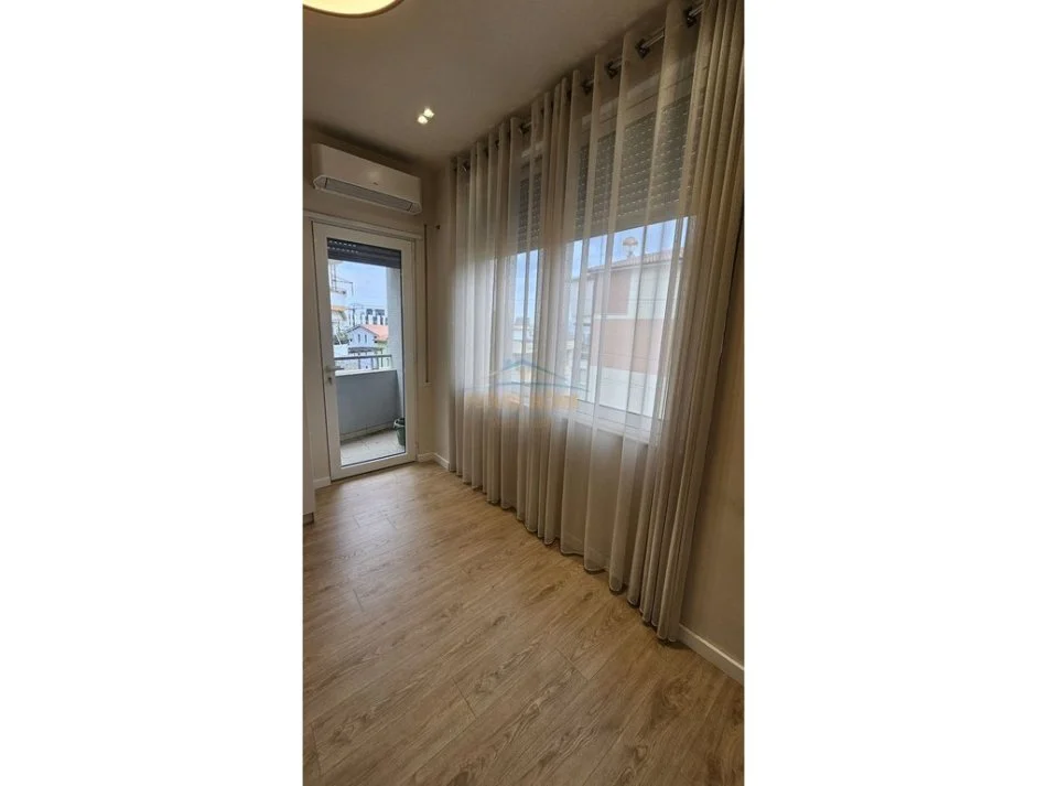 Tirane, shitet apartament 3+1 Kati 1, 117 m² 320.000 € (Liqeni i thate)