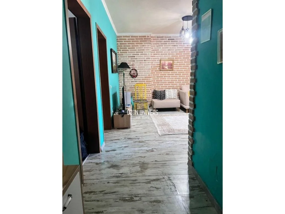 Tirane, jepet me qera apartament 2+1 Kati 8, 100 m² 650 € (komuna parisit)