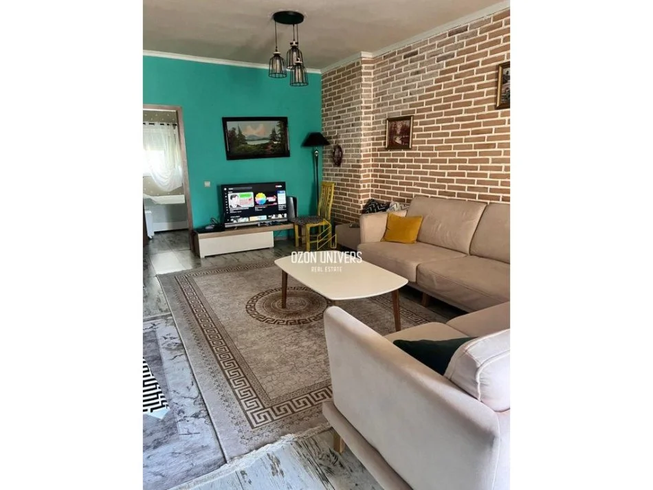 Tirane, jepet me qera apartament 2+1 Kati 8, 100 m² 650 € (komuna parisit)