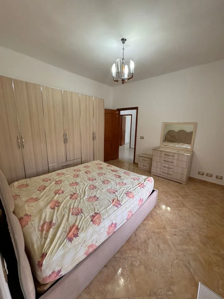 Durres, jepet me qera shtepi 2+1+2 Kati 2, 100 m² 400 € (STACIONI TRENIT DURRES!)