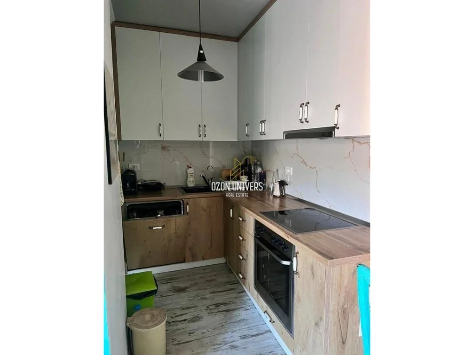 Tirane, jepet me qera apartament 2+1 Kati 8, 100 m² 650 € (komuna parisit)