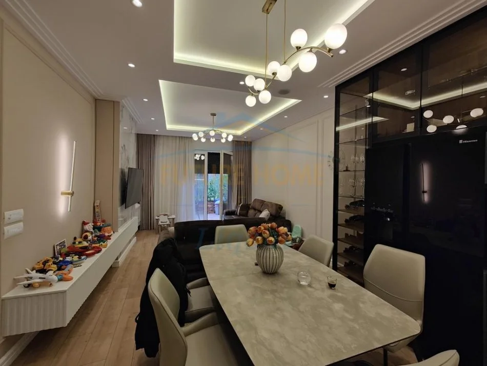 Tirane, shitet apartament 2+1 Kati 1, 330.000 € 