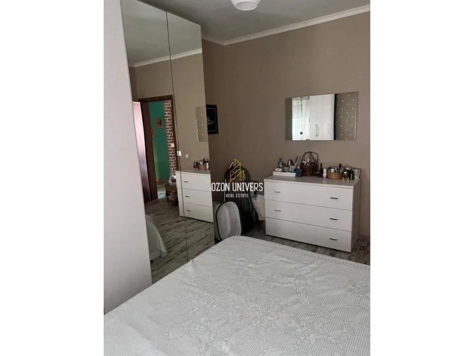 Tirane, jepet me qera apartament 2+1 Kati 8, 100 m² 650 € (komuna parisit)