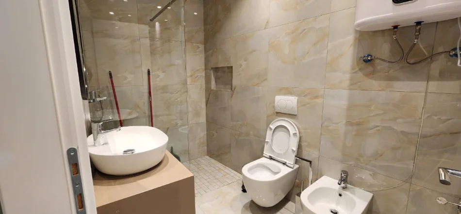 Tirane, jepet me qera apartament 2+1+Ballkon Kati 6, 81 m² 1.600 € (Lake View)