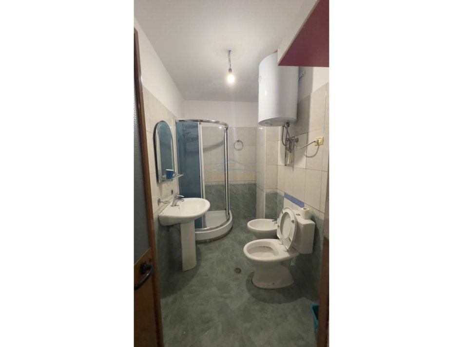 Tirane, jepet me qera apartament 2+1 Kati 2, 92 m² 600 € (Don Bosko)