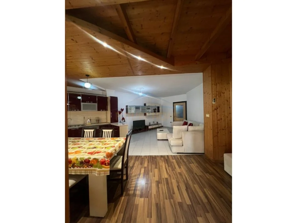 Tirane, jepet me qera apartament 2+1 Kati 2, 95 m² 550 € 