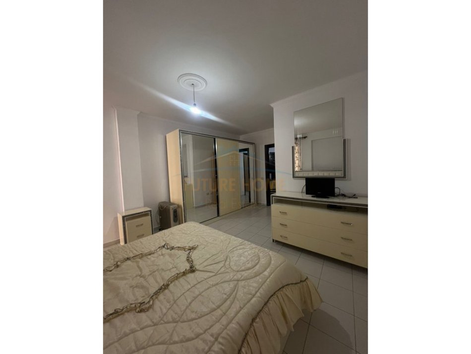 Tirane, jepet me qera apartament+verande | Penthouse 2+1 Kati 2, 95 m² 550 €