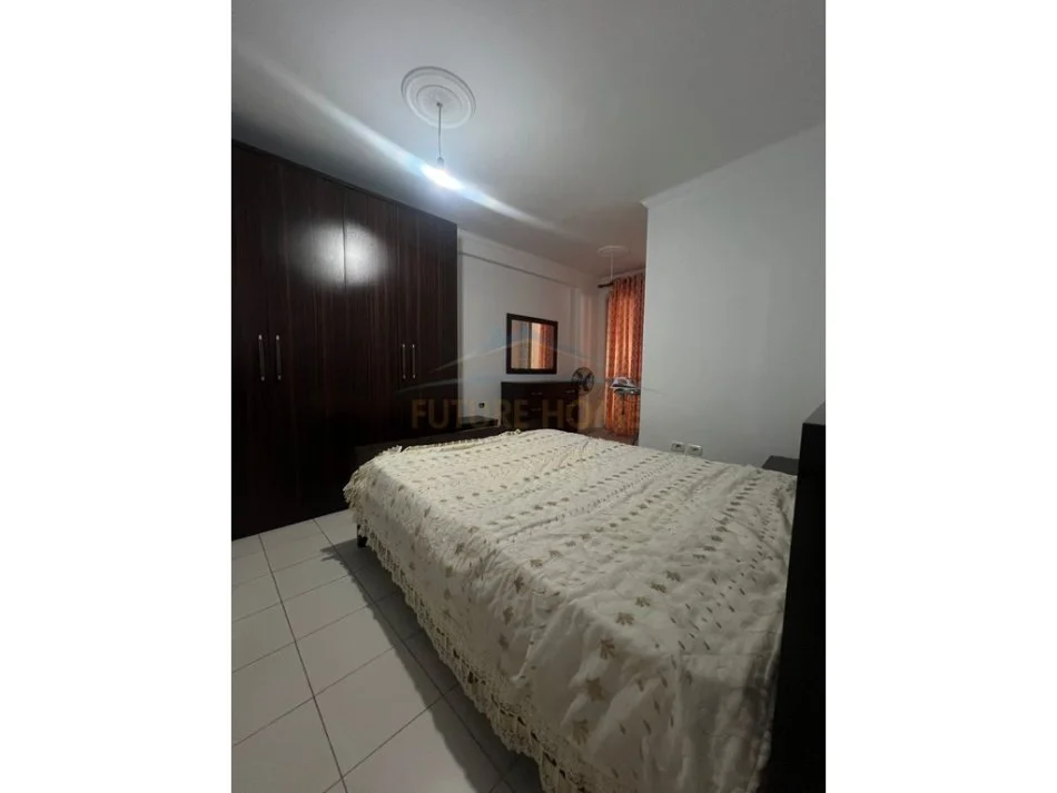 Tirane, jepet me qera apartament 2+1 Kati 2, 95 m² 550 € 