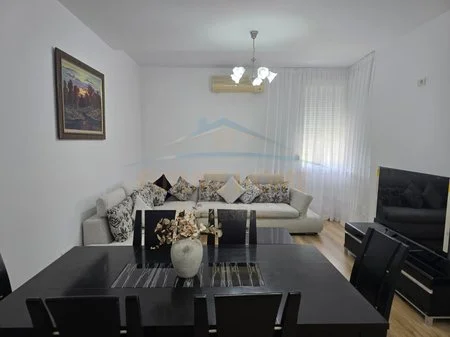 Tirane, jepet me qera apartament 2+1 Kati 3, 93 m² 700 € 