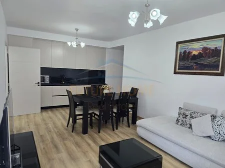 Tirane, jepet me qera apartament 2+1 Kati 3, 93 m² 700 € 
