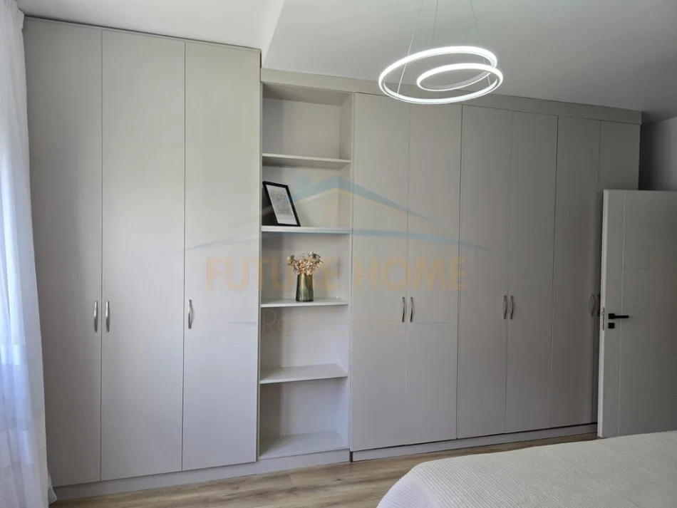 Tirane, jepet me qera apartament 2+1 Kati 3, 93 m² 700 € 