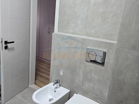 Tirane, jepet me qera apartament 2+1 Kati 3, 93 m² 700 € 