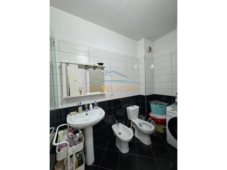 Tirane, shitet apartament 2+1+Ballkon Kati 4, 92 m² 193.000 € 