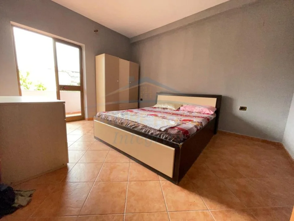 Tirane, jepet me qera apartament 1+1 Kati 3, 70 m² 400 € 