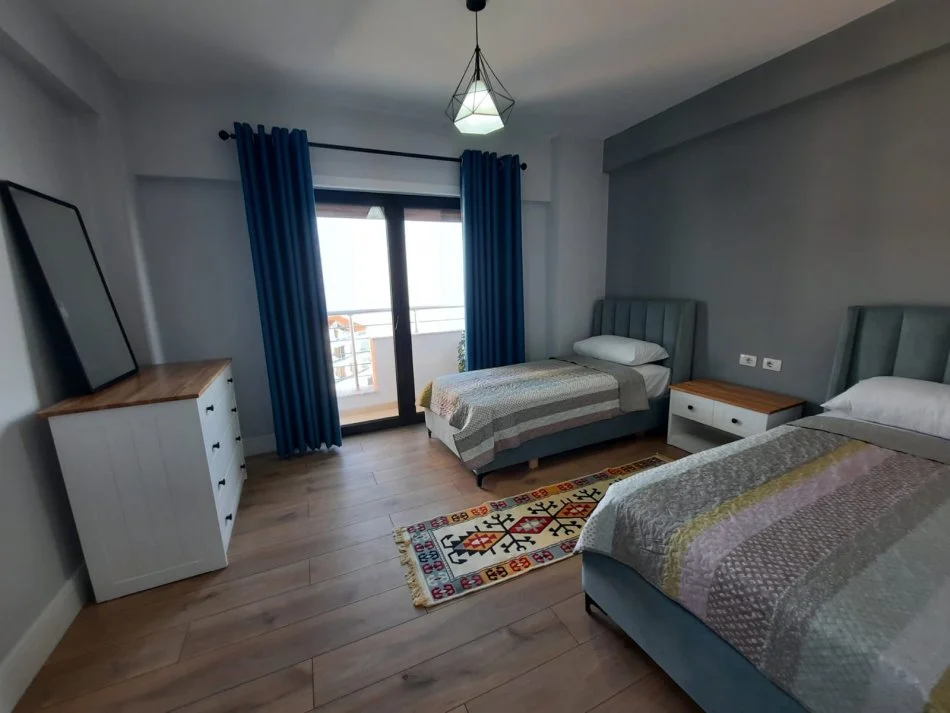 Durres, jepet me qera apartament 2+1+Ballkon Kati 8, 1.200 € (Vollga Durres)