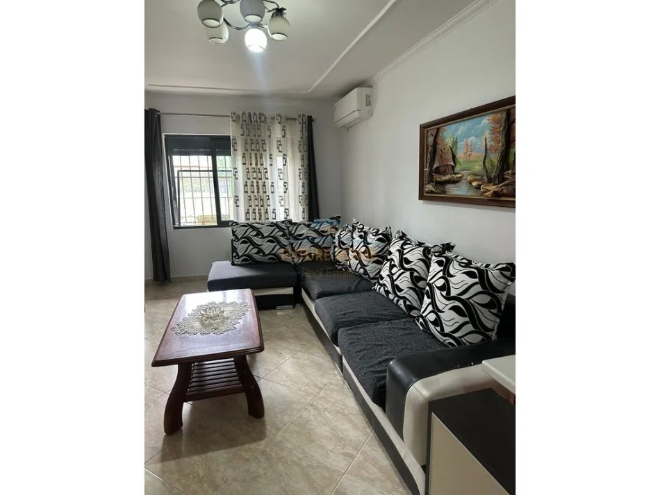 Tirane, jepet me qera 2+1 Kati 1, 103 m² 450 € 