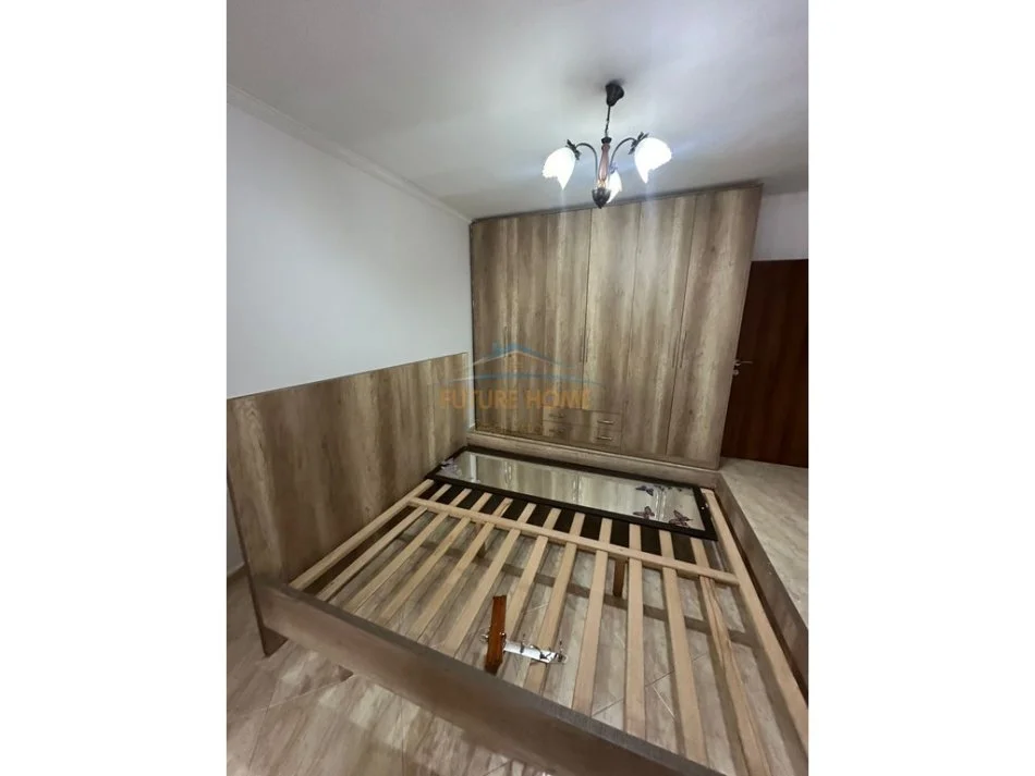 Tirane, jepet me qera 2+1 Kati 1, 103 m² 450 € 