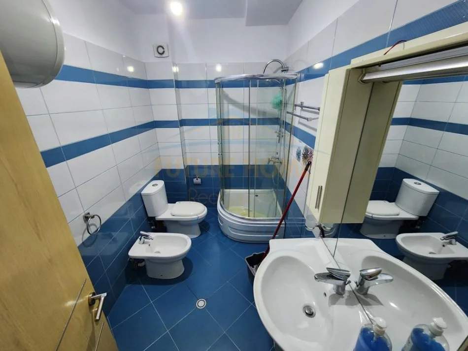 Tirane, jepet me qera apartament 2+1 Kati 2, 130 m² 600 € 