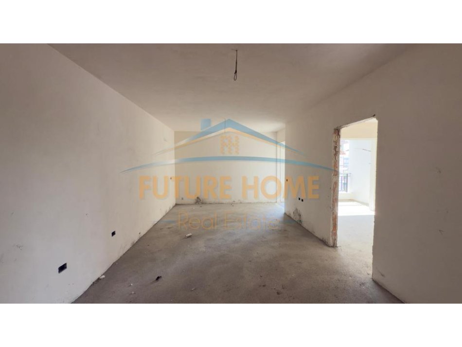 Tirane, shitet apartament 1+1 Kati 4, 67 m² 80.000 € (Paskuqan pranë shkollës &quot; Lidhja e Prizrenit &quot;)