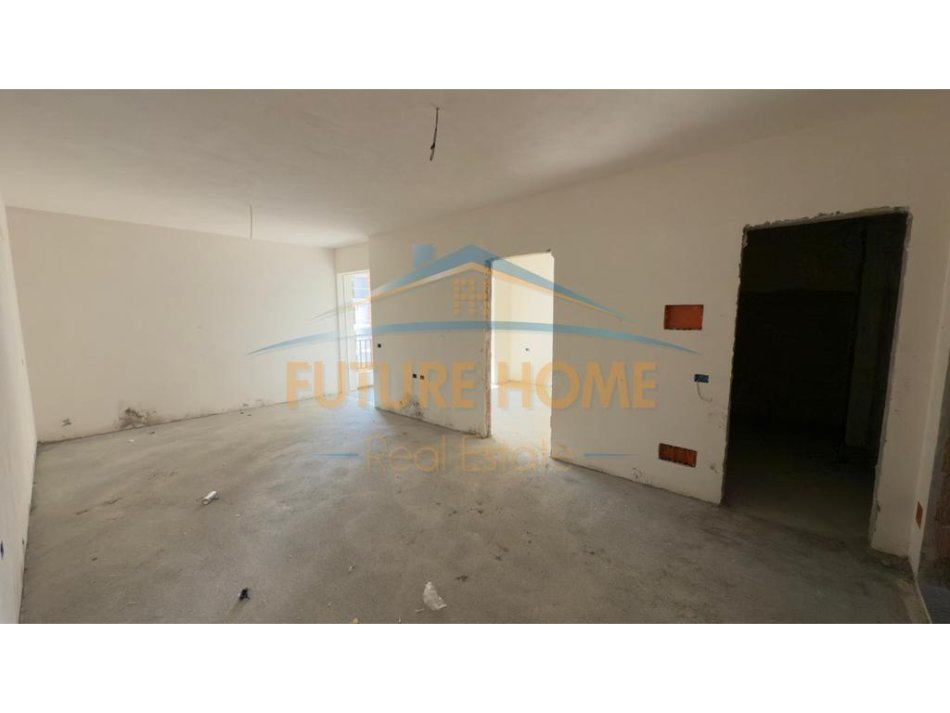 Tirane, shitet apartament 1+1 Kati 4, 67 m² 80.000 € (Paskuqan pranë shkollës &quot; Lidhja e Prizrenit &quot;)